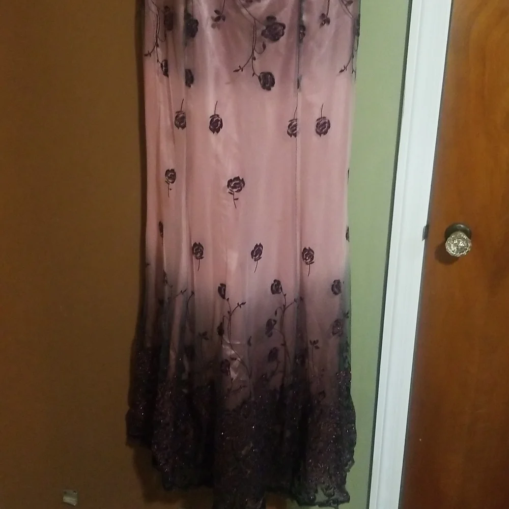 Dress - Picture 2 of 5